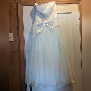 Beautiful Jessica McClintock Strapless Size 10 Ivory Bridal or Reception Gown